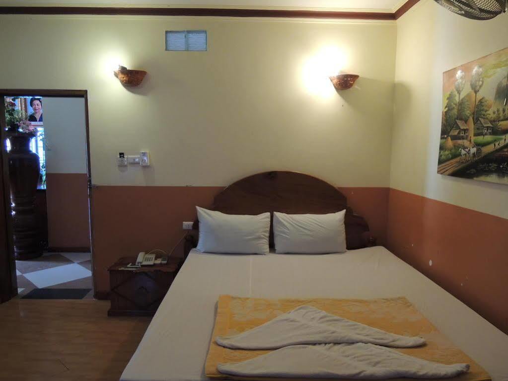 Thy Ny Hotel Battambang Bagian luar foto