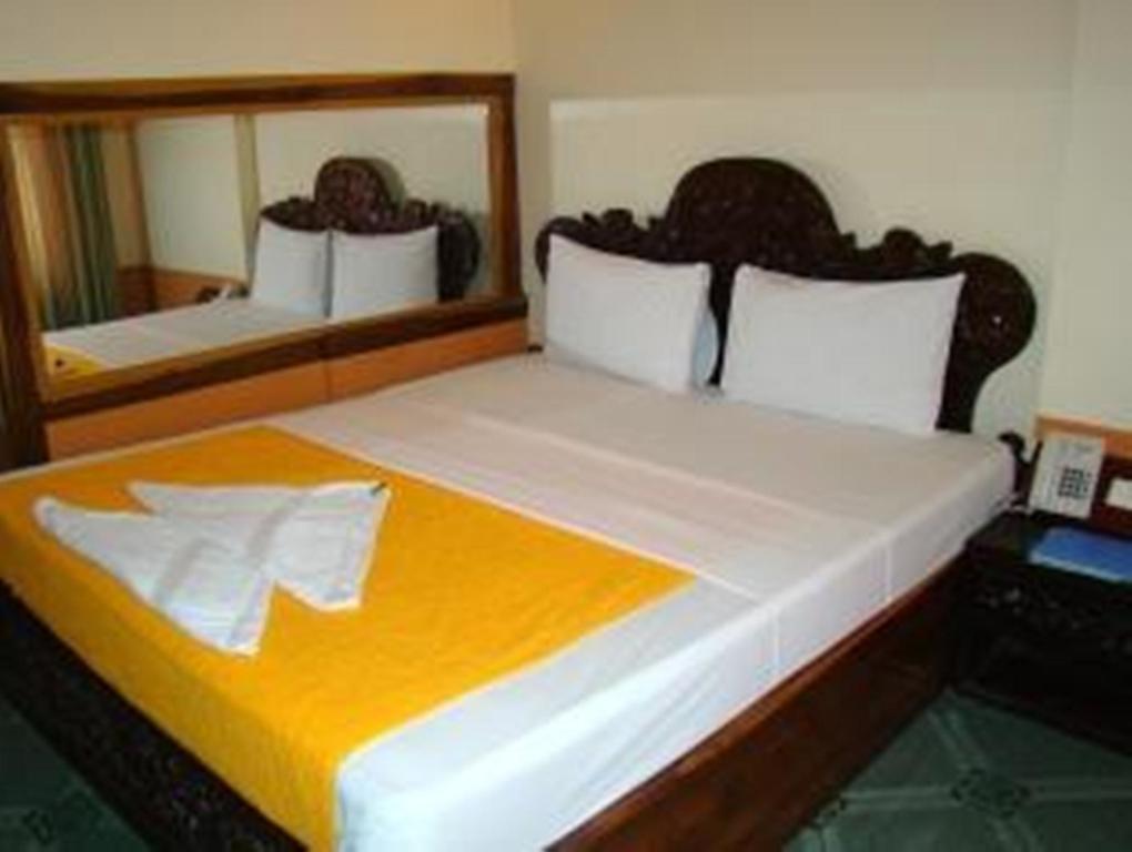Thy Ny Hotel Battambang Bagian luar foto