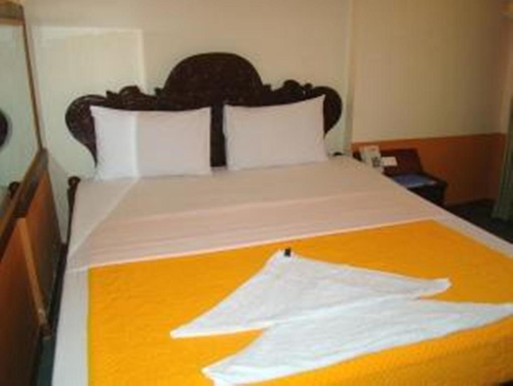 Thy Ny Hotel Battambang Bagian luar foto
