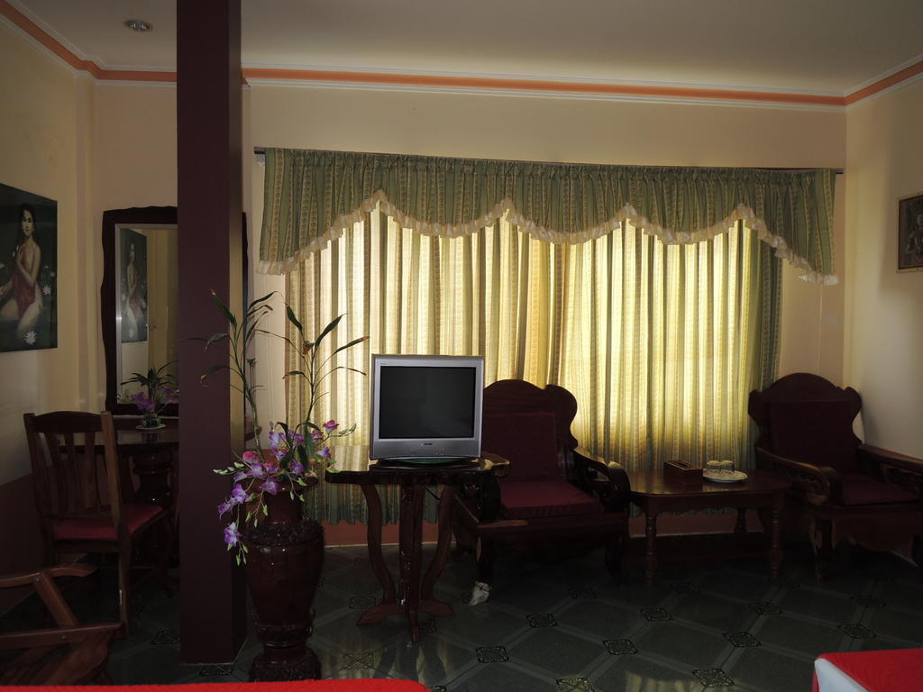 Thy Ny Hotel Battambang Bagian luar foto